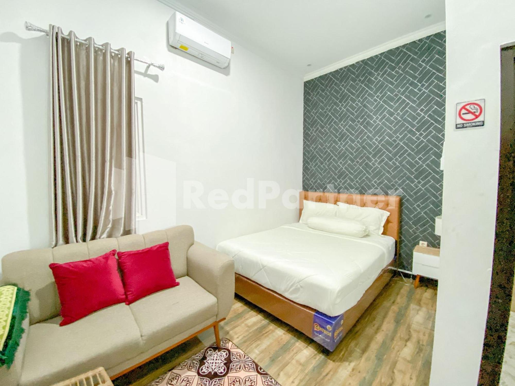 ホテル House N Coffee 55 Temanggung Redpartner エクステリア 写真