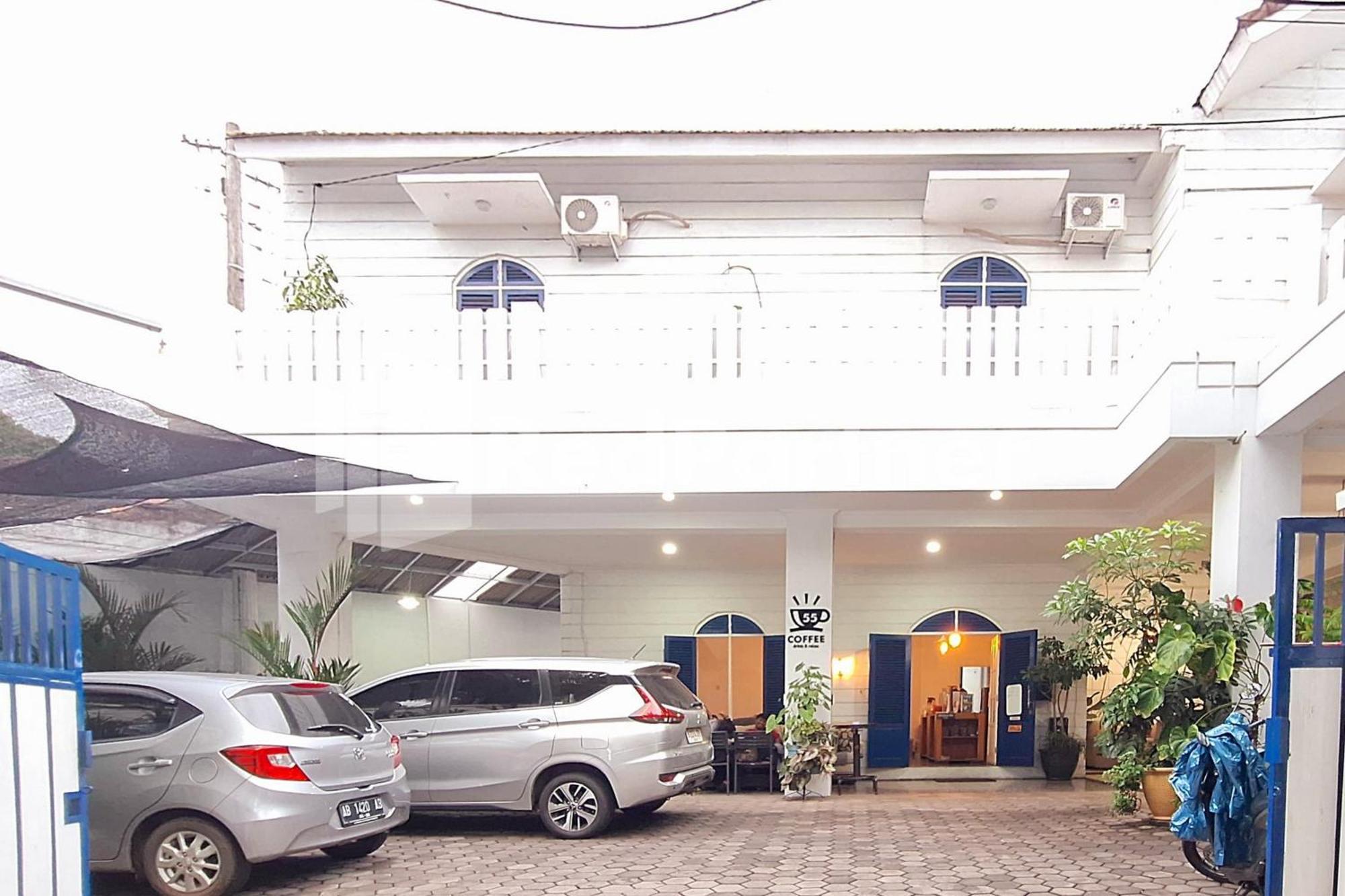 ホテル House N Coffee 55 Temanggung Redpartner エクステリア 写真