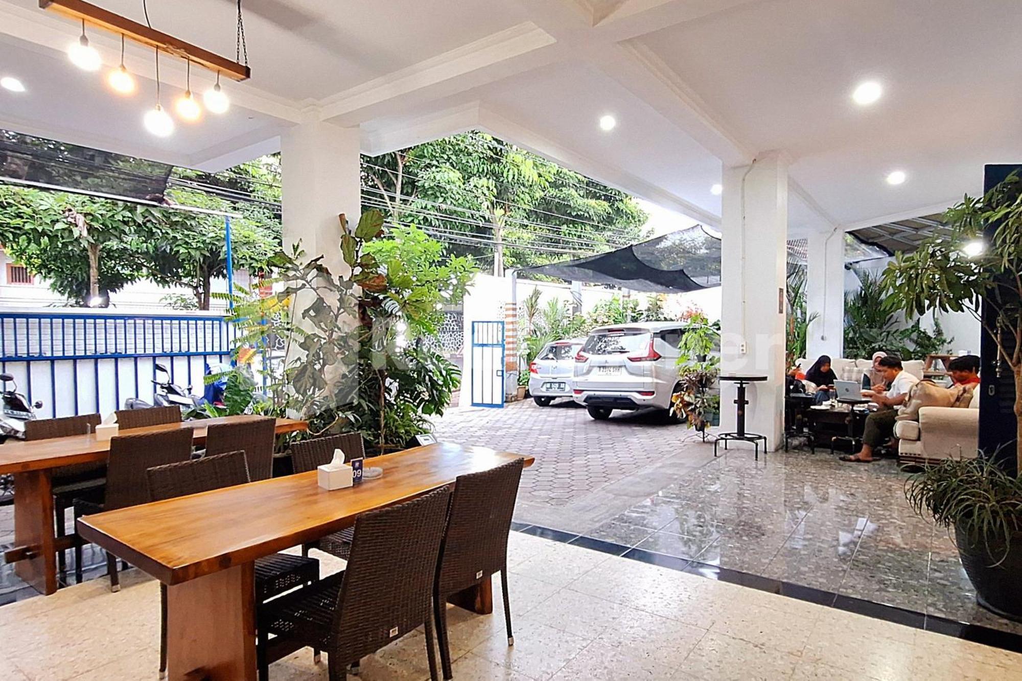 ホテル House N Coffee 55 Temanggung Redpartner エクステリア 写真